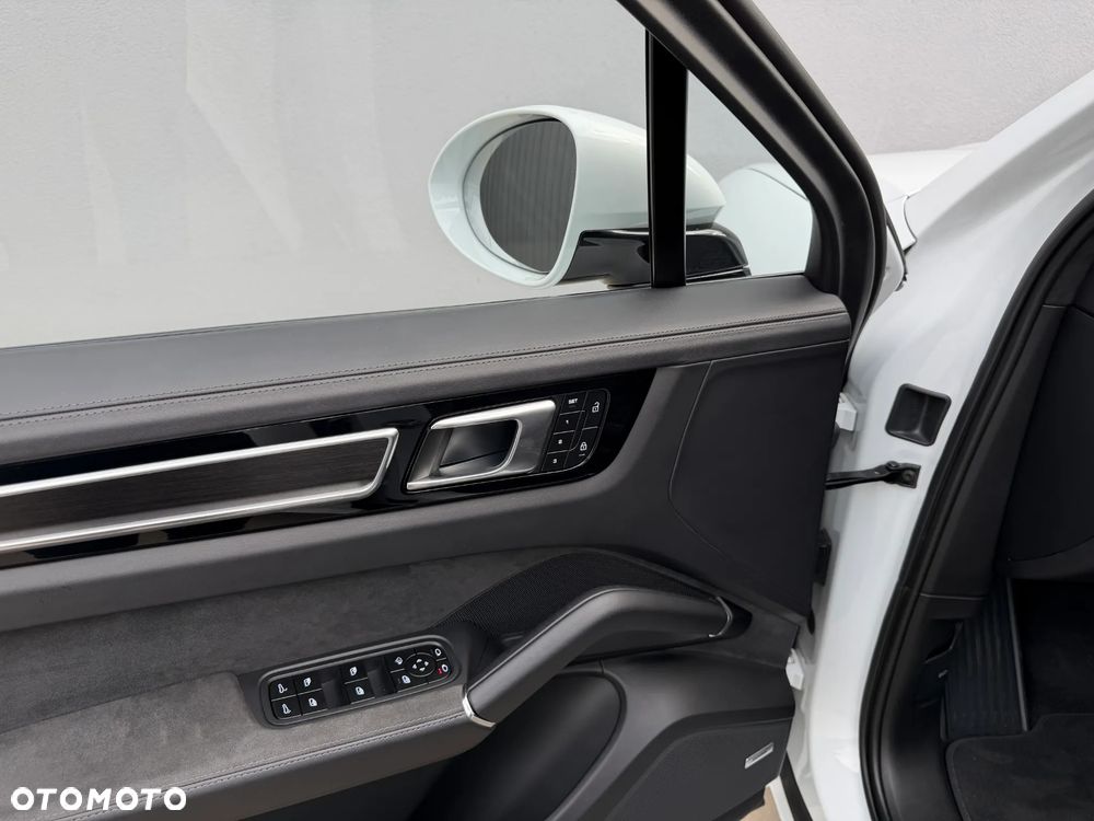 Porsche Cayenne - 23