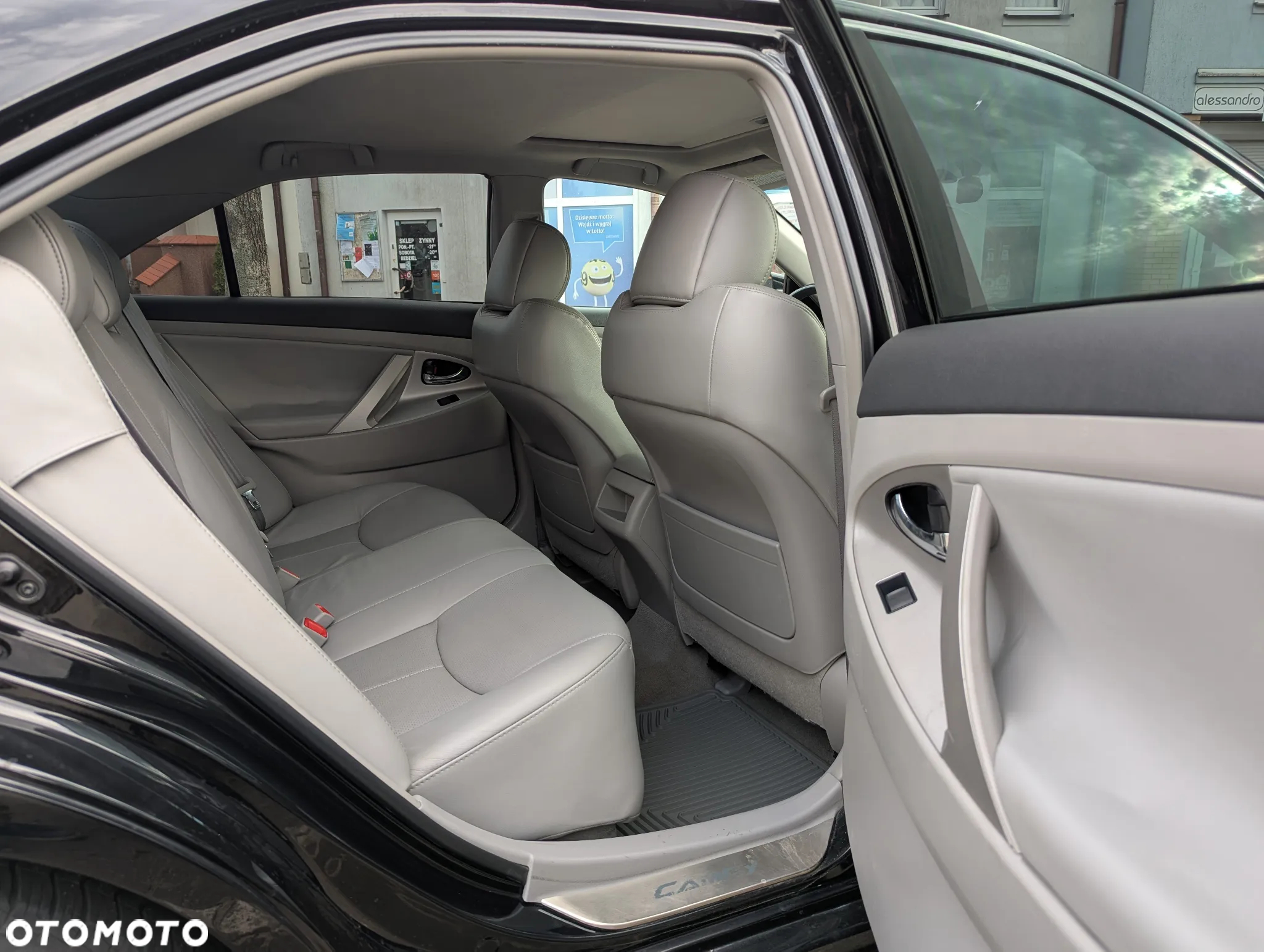 Toyota Camry 3.5 V6 SE - 9