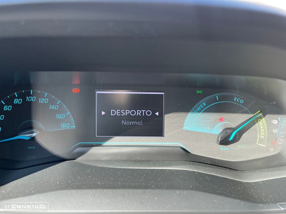Peugeot e-208 Allure - 24