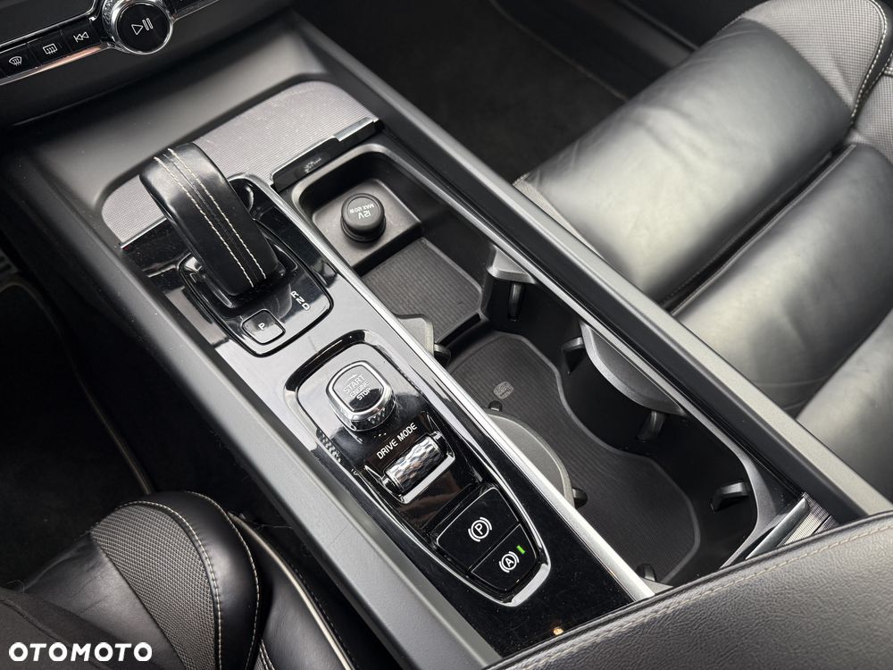 Volvo XC 60 B4 D AWD Geartronic RDesign - 30