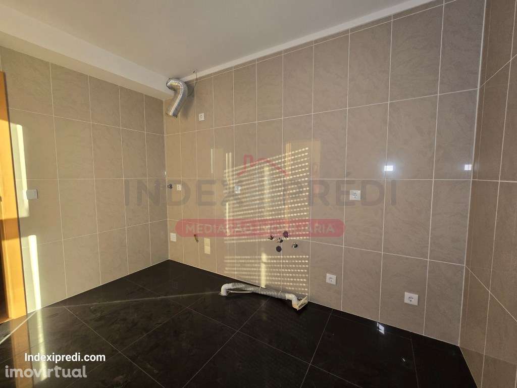 Apartamento T3 C/lugar de garagem de excelentes acabamentos - Grande imagem: 2/21