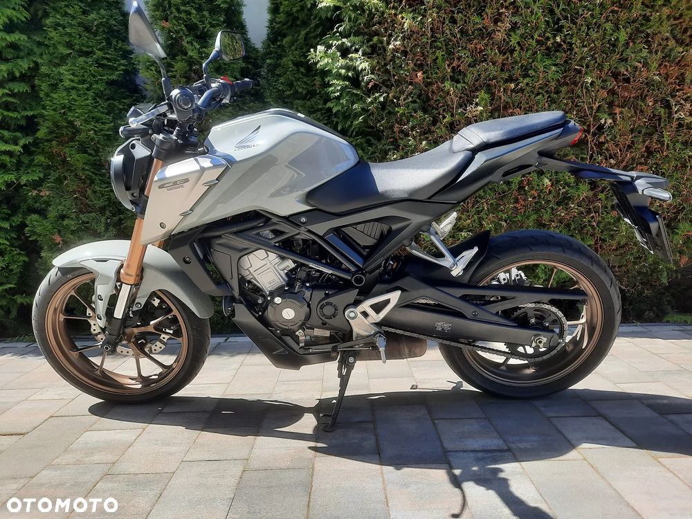 Honda CB - 1