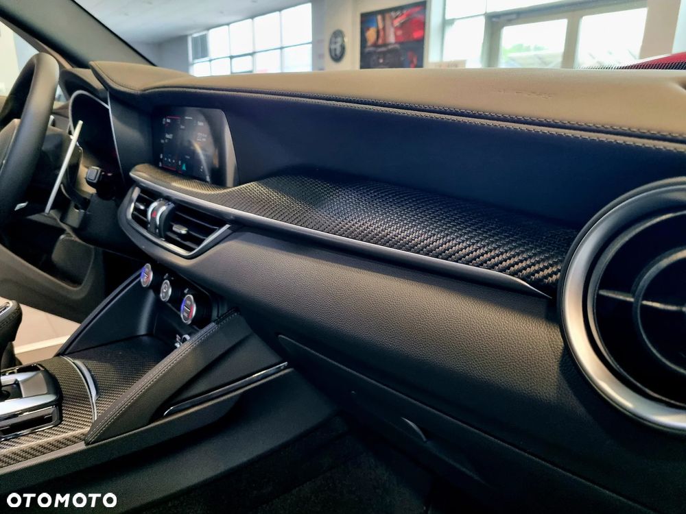 Alfa Romeo Stelvio - 17