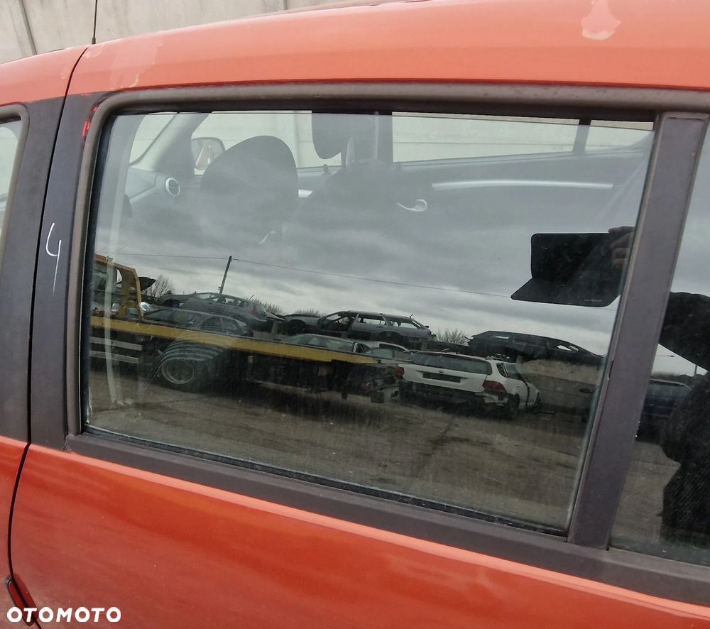 DACIA SANDERO I SZYBA DRZWI LEWY TYŁ