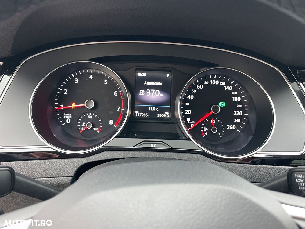 Volkswagen Passat - 38