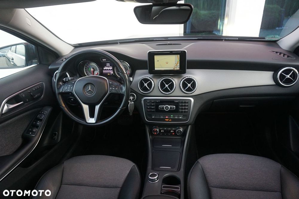 Mercedes-Benz GLA 200 7G-DCT Urban - 18