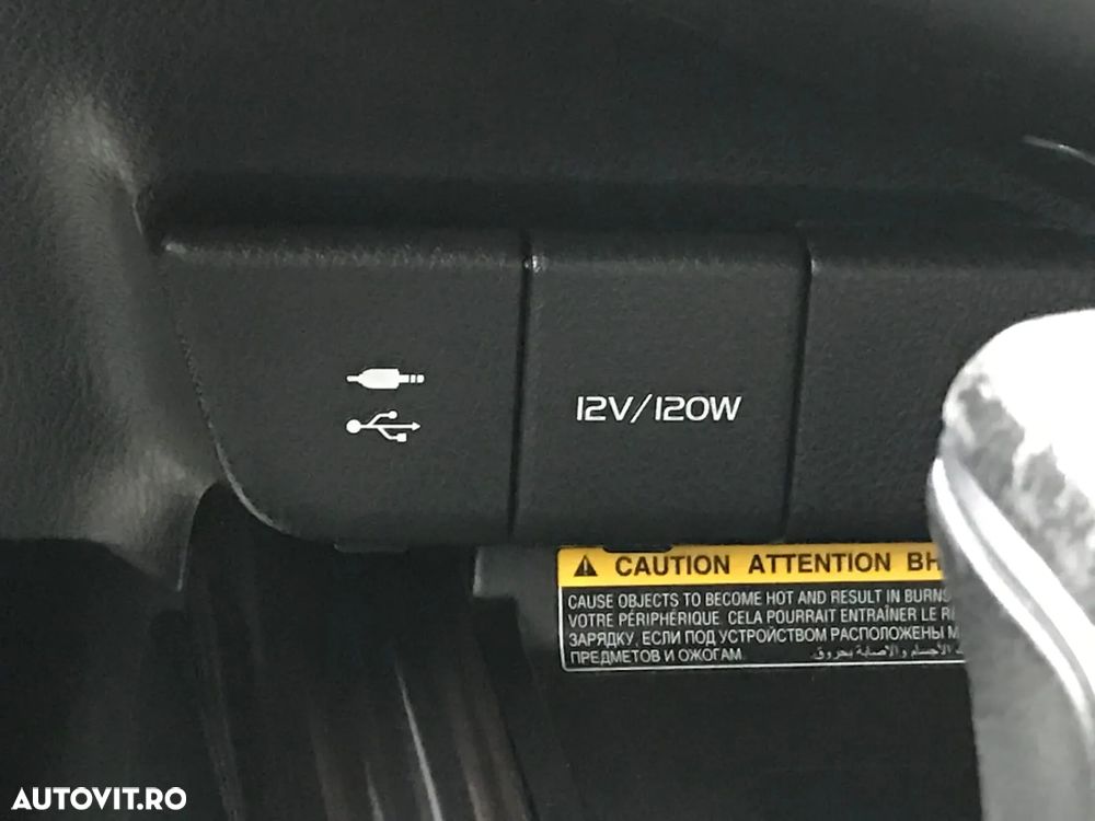 Toyota Camry 2.5 Hybrid Dynamic - 29