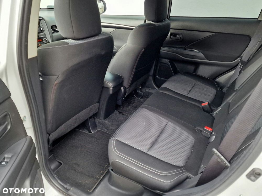 Mitsubishi Outlander 2.0 Invite + 2WD - 26