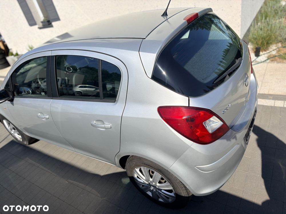 Opel Corsa 1.2 16V Color Edition - 4
