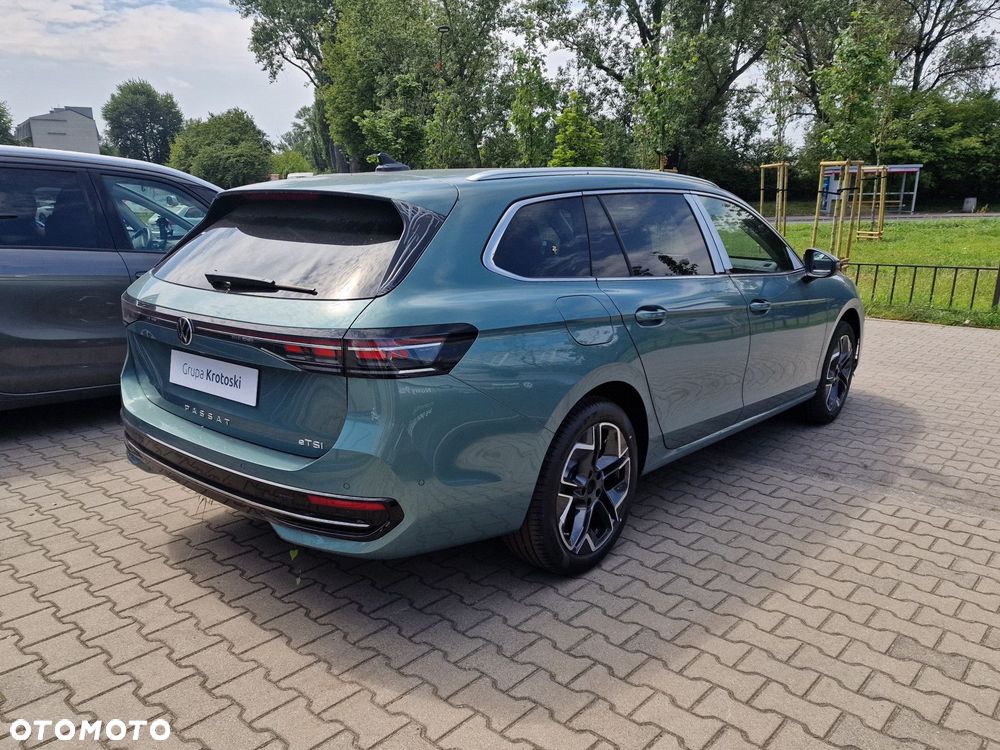 Volkswagen Passat - 4