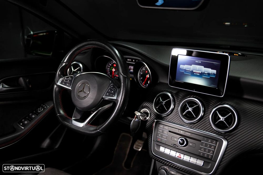 Mercedes-Benz A 180 AMG Line - 20
