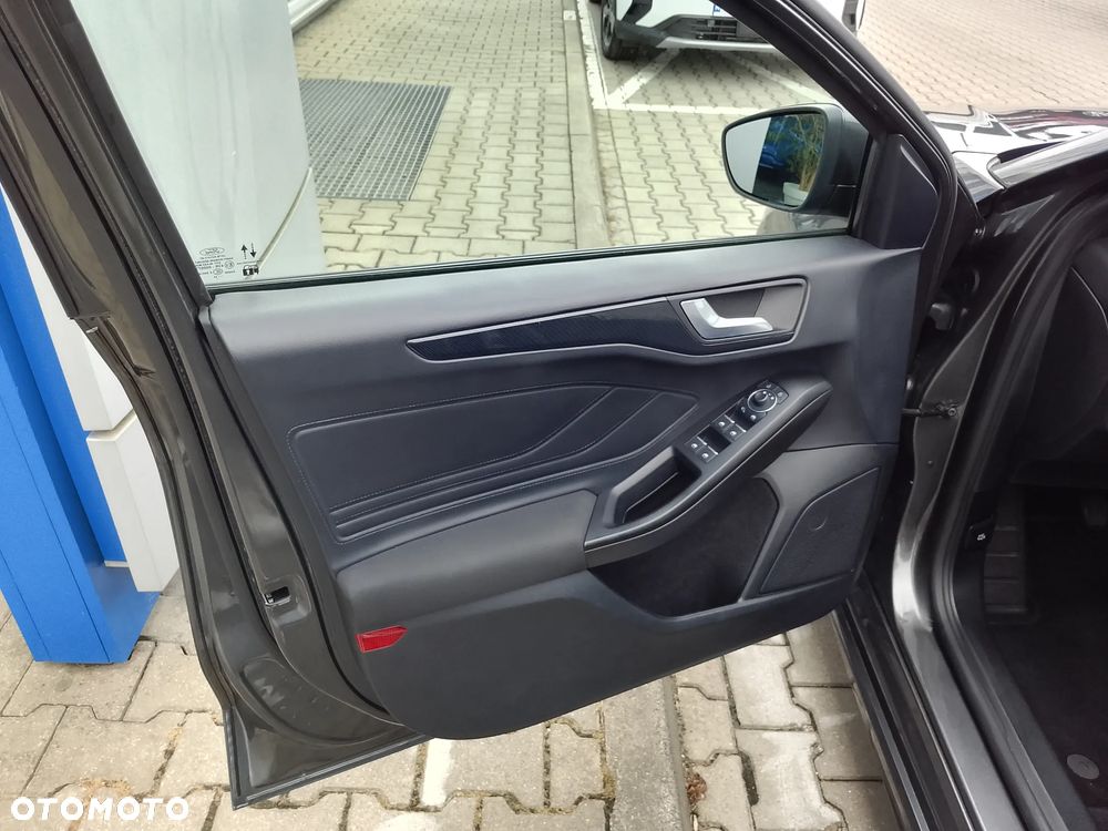 Ford Focus 1.0 EcoBoost Hybrid ST-LINE - 17