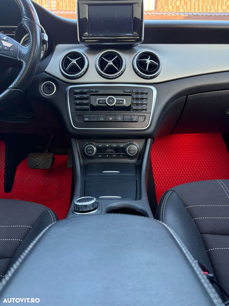 Mercedes-Benz GLA 220 CDI 4MATIC 7G-DCT - 12