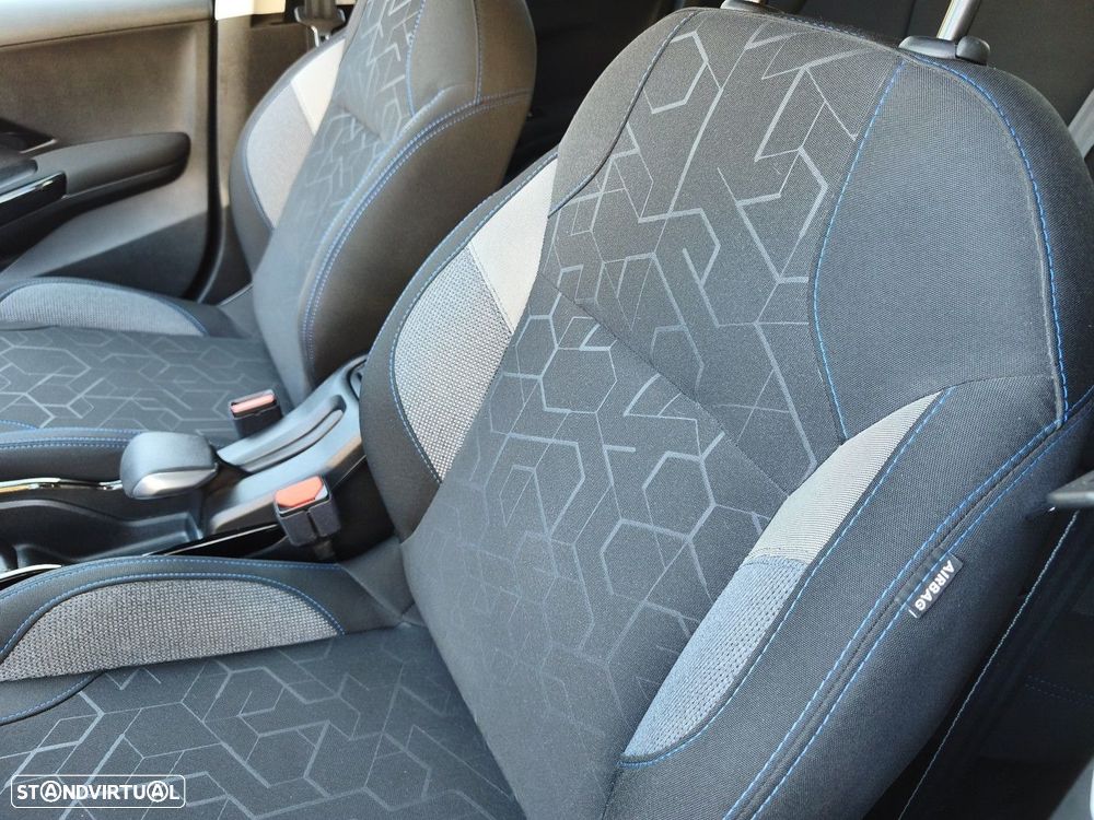 Peugeot 2008 1.2 PureTech Signature - 29