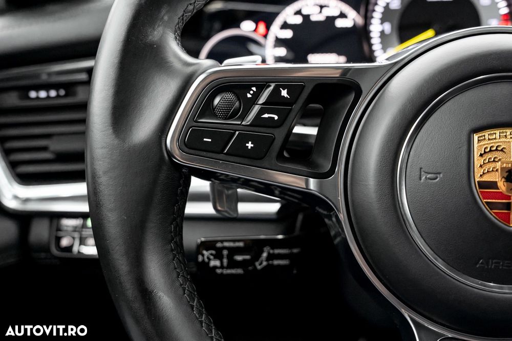 Porsche Panamera 4 E-Hybrid - 33