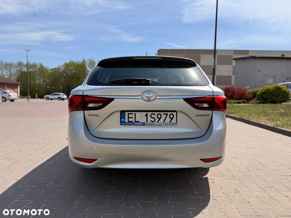 Toyota Avensis 1.8 Premium - 12