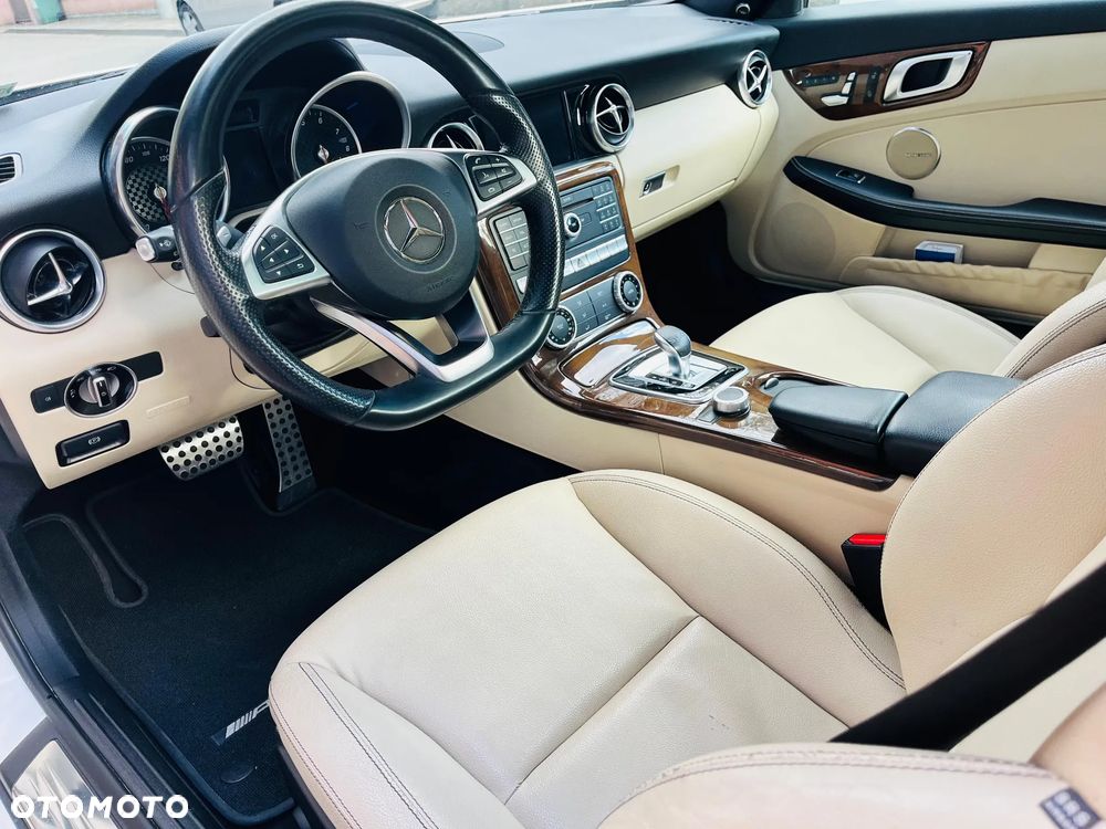 Mercedes-Benz SLC 300 9G-TRONIC Final Edition - 20