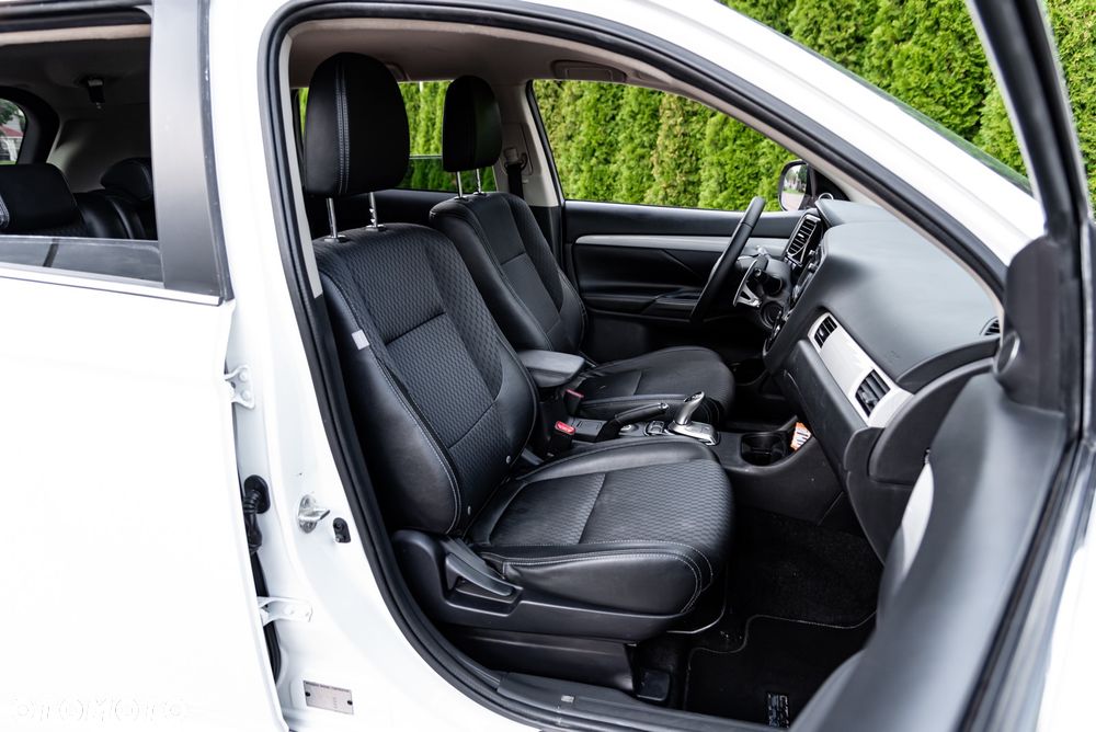 Mitsubishi Outlander Instyle NAVI + - 18