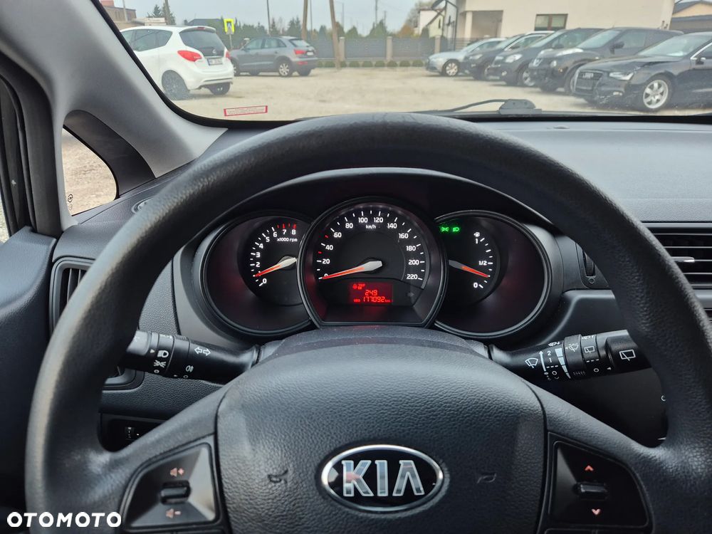 Kia Rio - 10