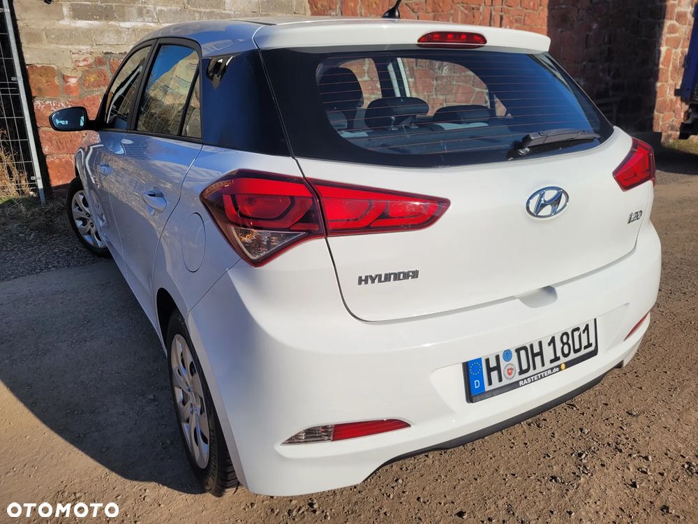 Hyundai i20 blue 1.2 Classic - 10