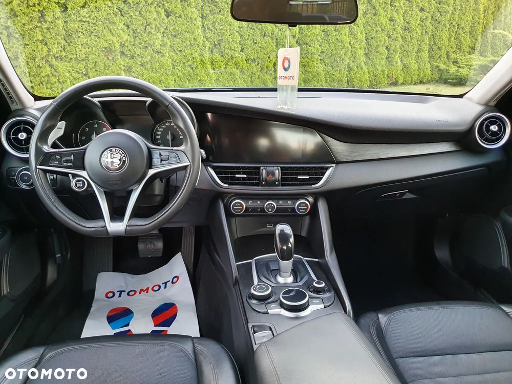 Alfa Romeo Giulia 2.2 AT8 Super - 12