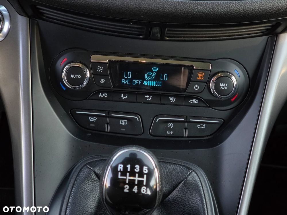 Ford Kuga 1.6 EcoBoost 2x4 Titanium - 12
