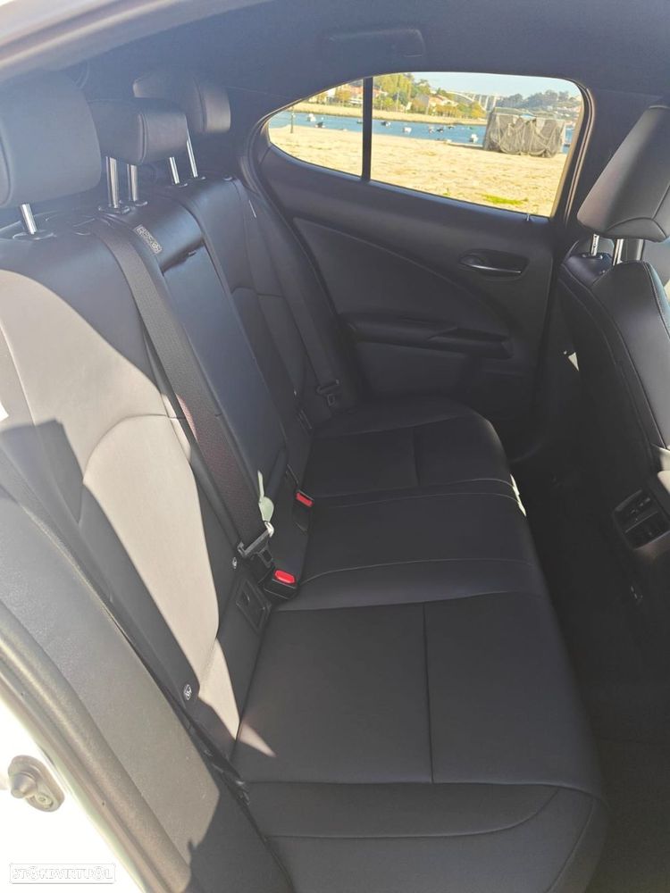 Lexus UX 250h Special Edition (LCA) - 23