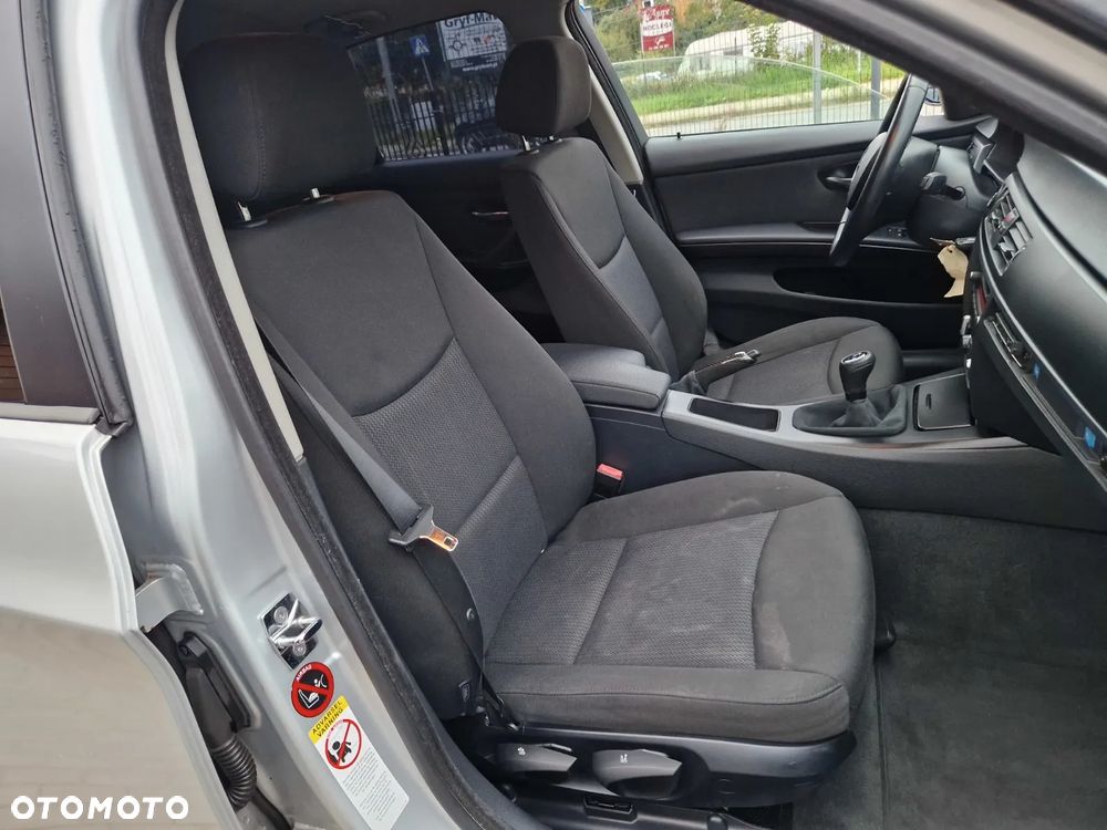 BMW Seria 3 320d - 24