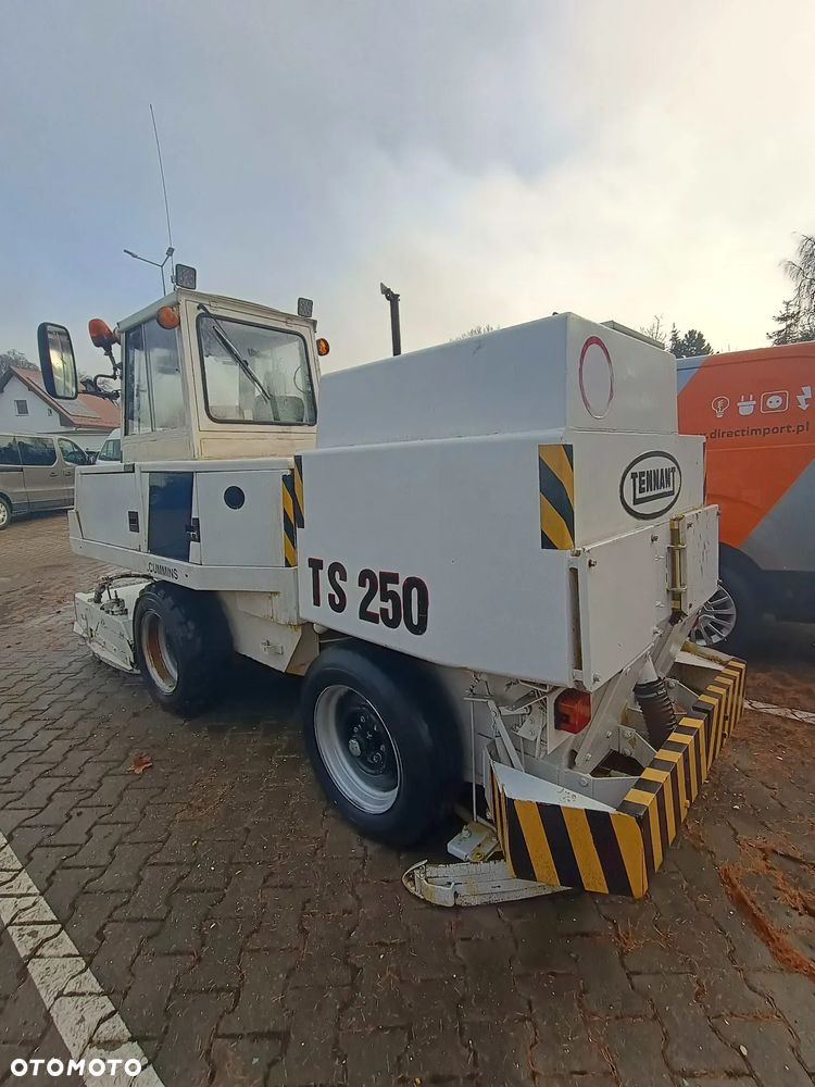 Inny TENNANT TS250 - 3
