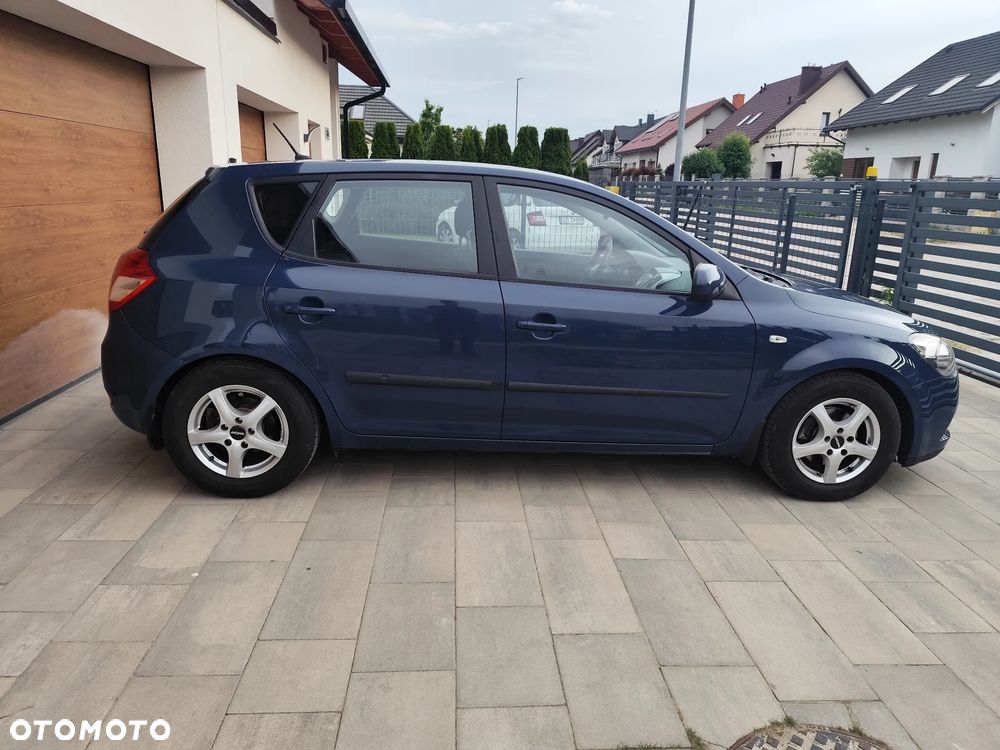 Kia Ceed 1.6 L - 8