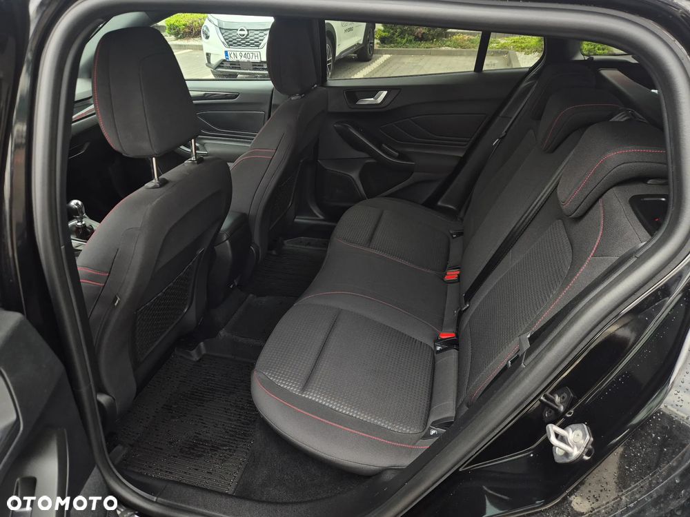 Ford Focus 1.0 EcoBoost Hybrid ST-LINE DESIGN - 17