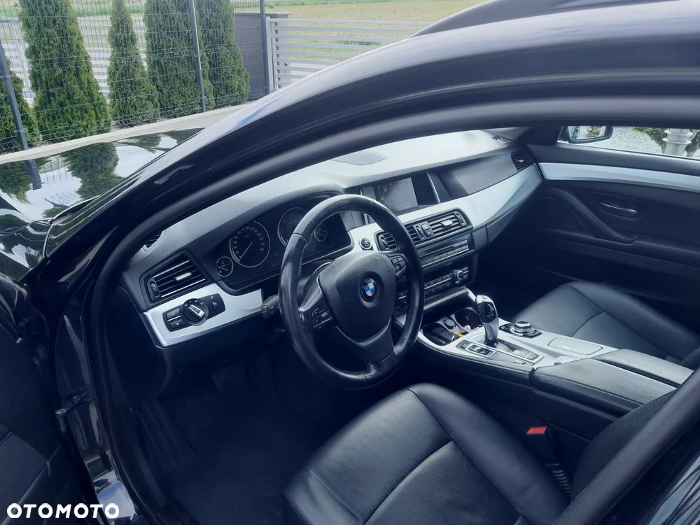 BMW Seria 5 525d - 13