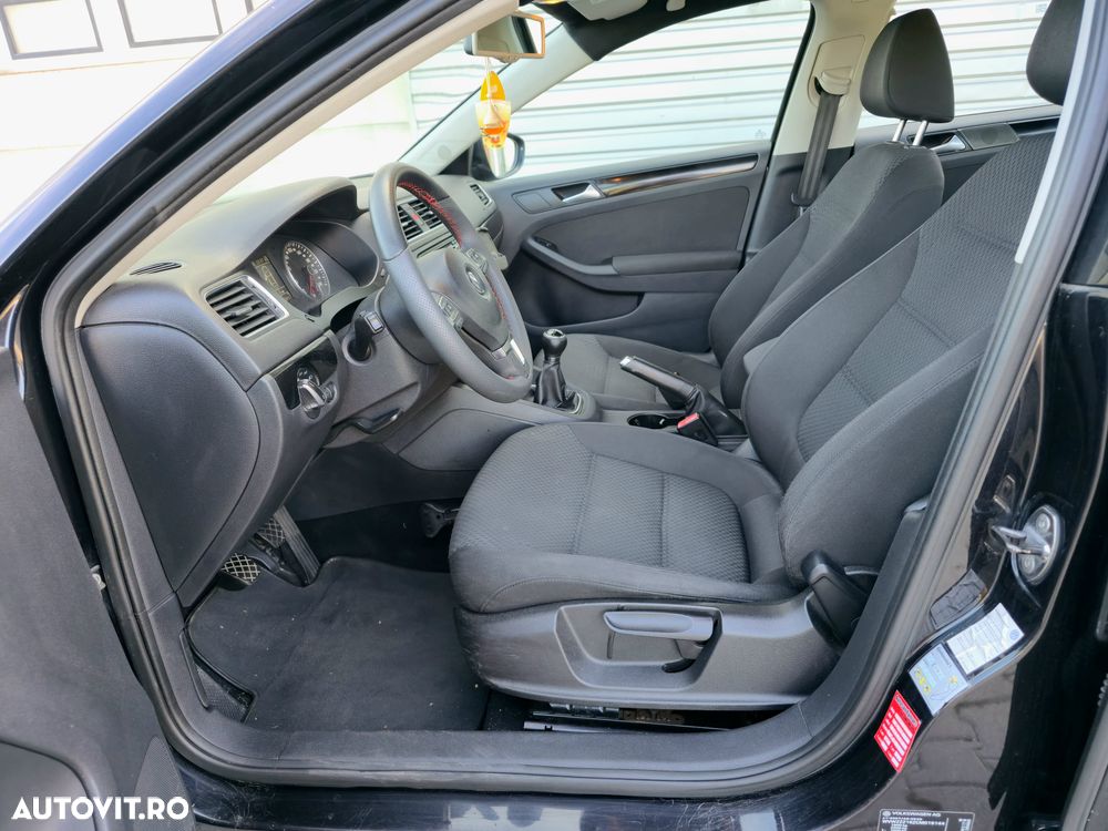 Volkswagen Jetta - 6