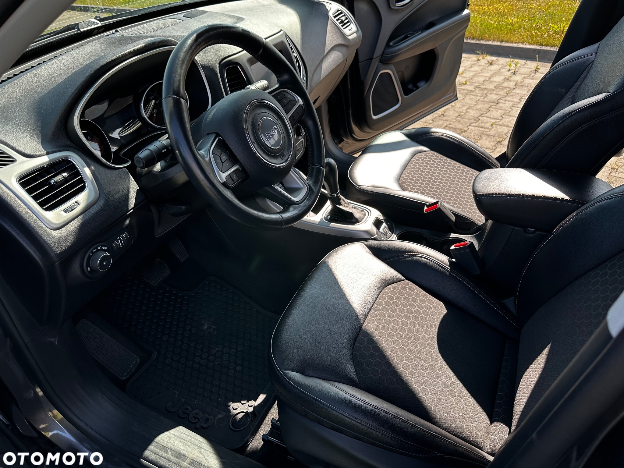 Jeep Compass - 10