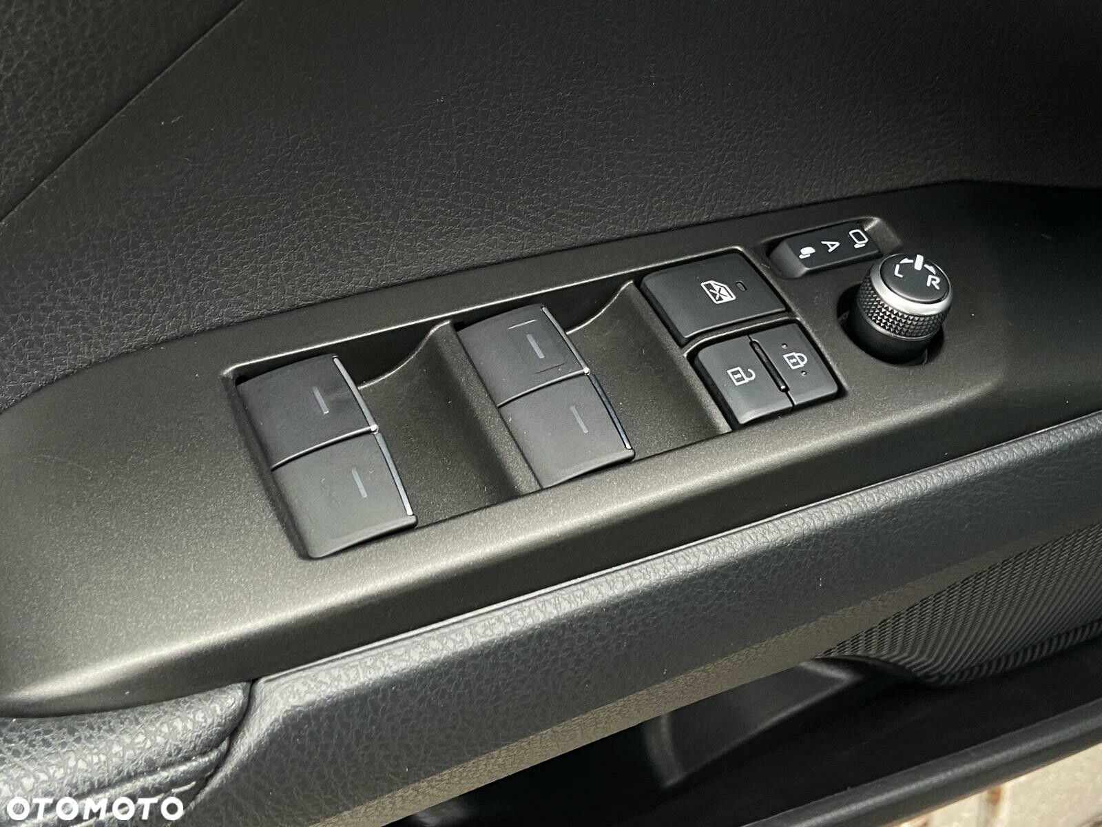 Toyota Camry 2.5 Hybrid Comfort CVT - 30