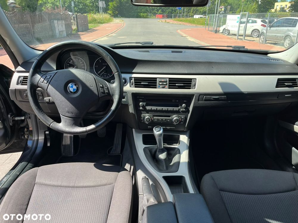 BMW Seria 3 316d - 17