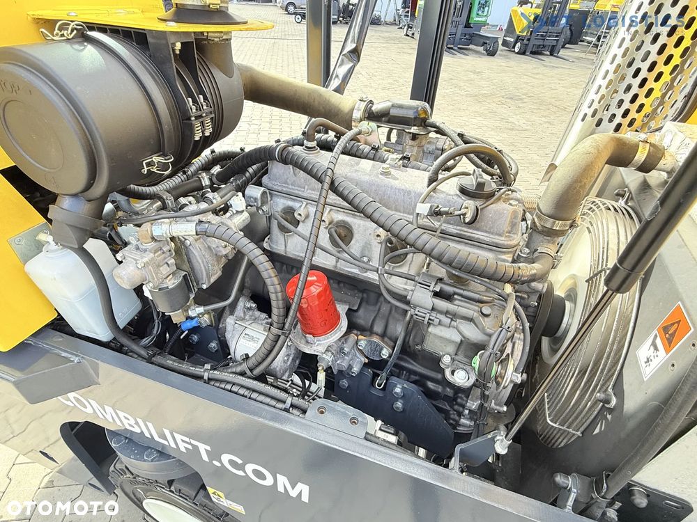 Combilift WÓZEK CZTEROKIERUNKOWY - WIELOKIERUNKOWY / JEDYNIE 491 MTH / C2500 / GAS / DUPLEX 4600MM / KRÓTKI - JEDYNIE 1900MM / SZEROKI 2700 POZYCJONER WIDEŁ / OGRZEWANIE / PEŁNA OGRZEWANA KABINA / STAN IDEALNY / Szeroka oferta wózków czterokierunkowych i bocznych, dopasowanych do różnorodnych potrzeb i zastosowań - 38