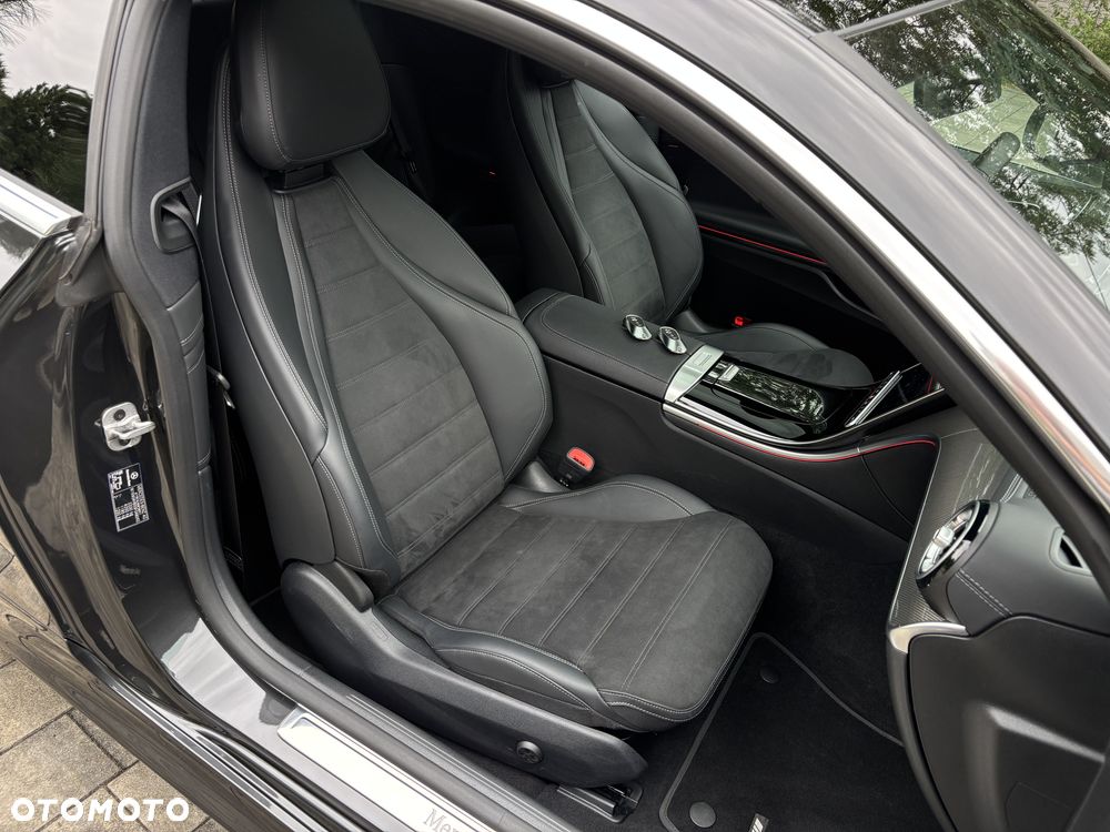 Mercedes-Benz CLE 300 4Matic 9G-TRONIC Edition AMG Line - 25
