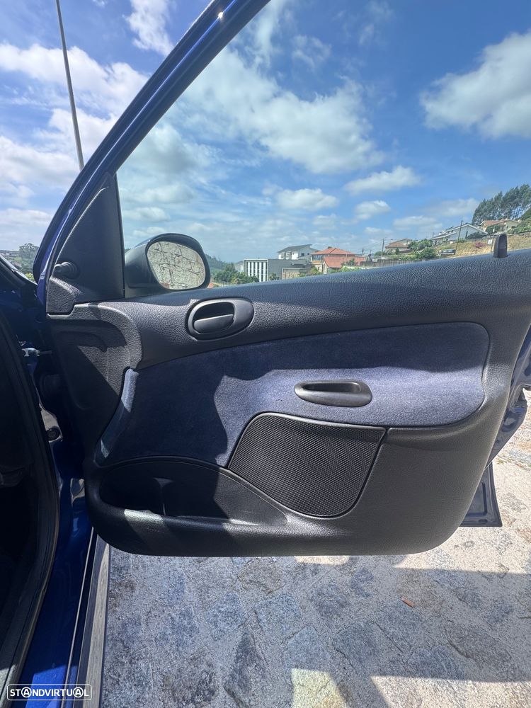 Peugeot 206 1.1 XR - 16