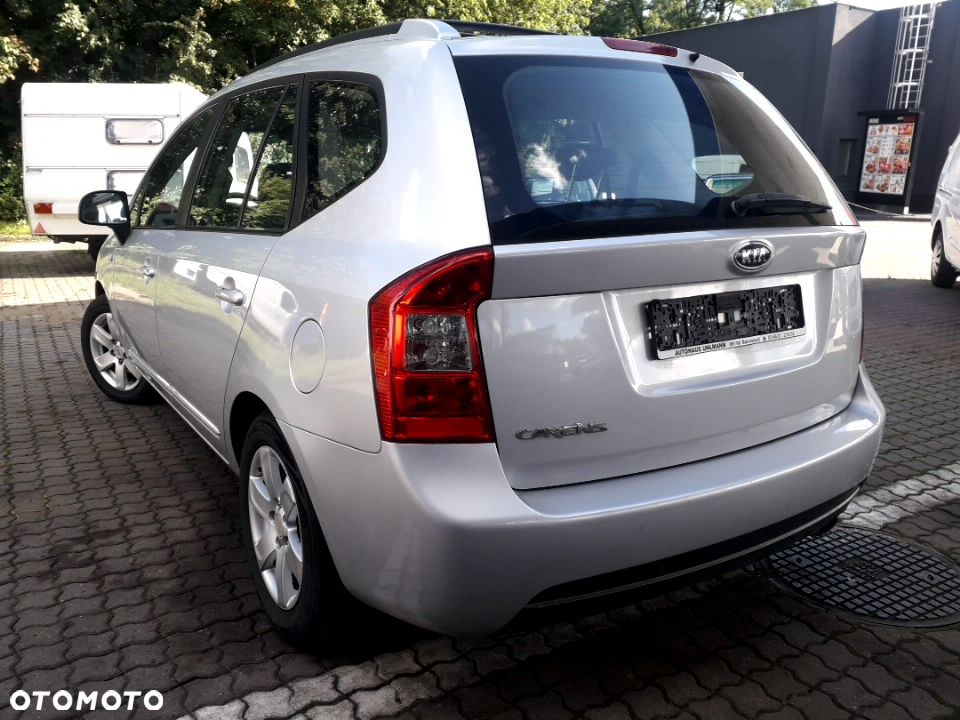 Kia Carens - 15