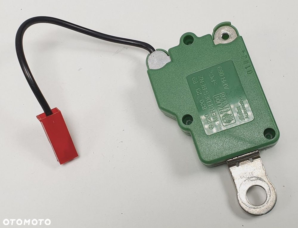 WZMACNIACZ ANTENY MERCEDES W220 2208202389 - 1