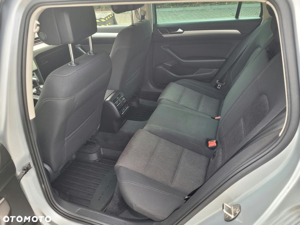 Volkswagen Passat - 13