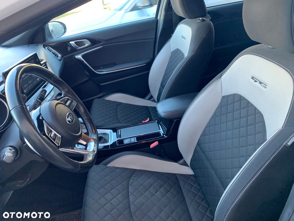 Kia ProCeed - 10