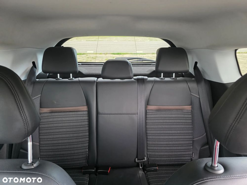 Peugeot 208 - 16