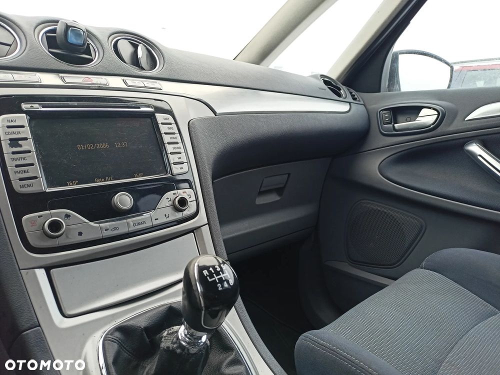 Ford S-Max - 11
