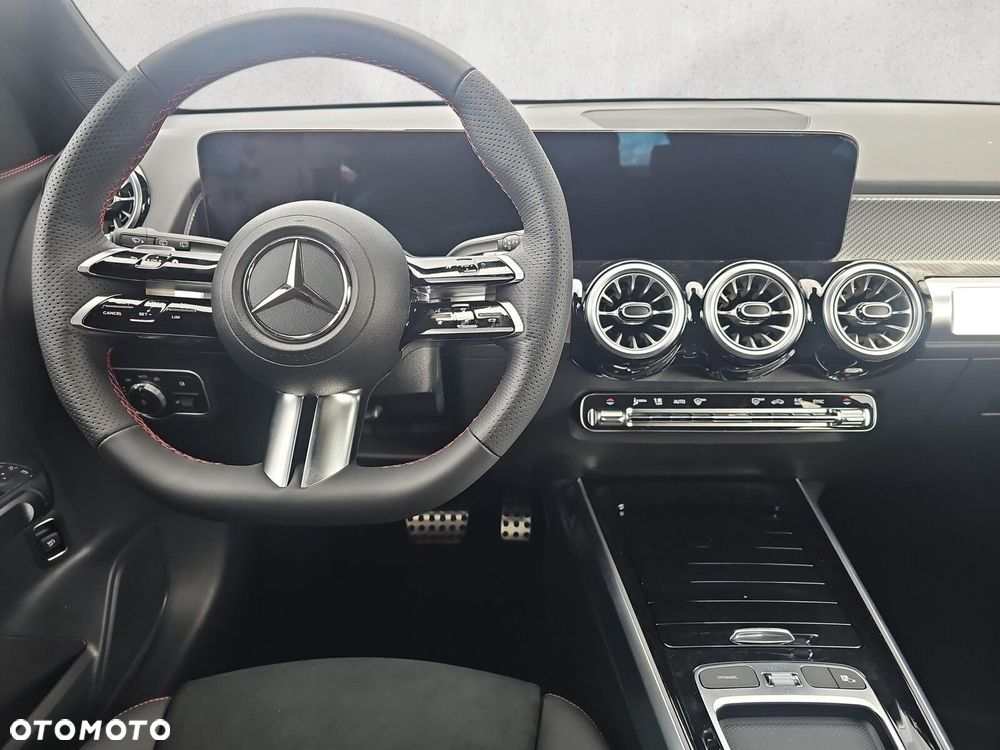 Mercedes-Benz GLB - 13