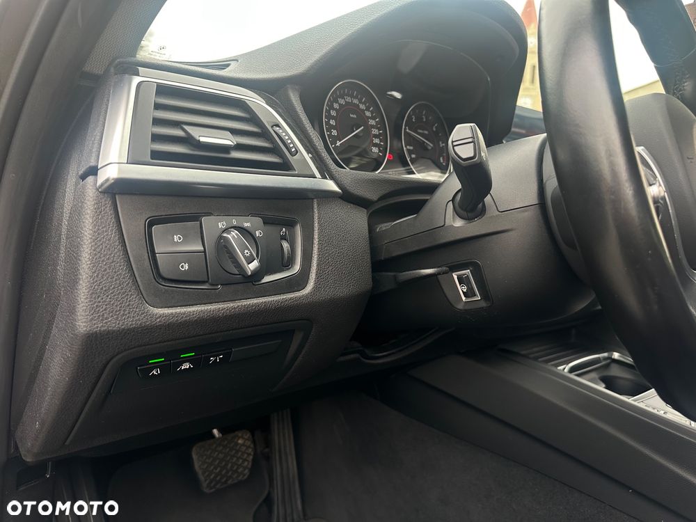 BMW Seria 3 320d Luxury Line - 21