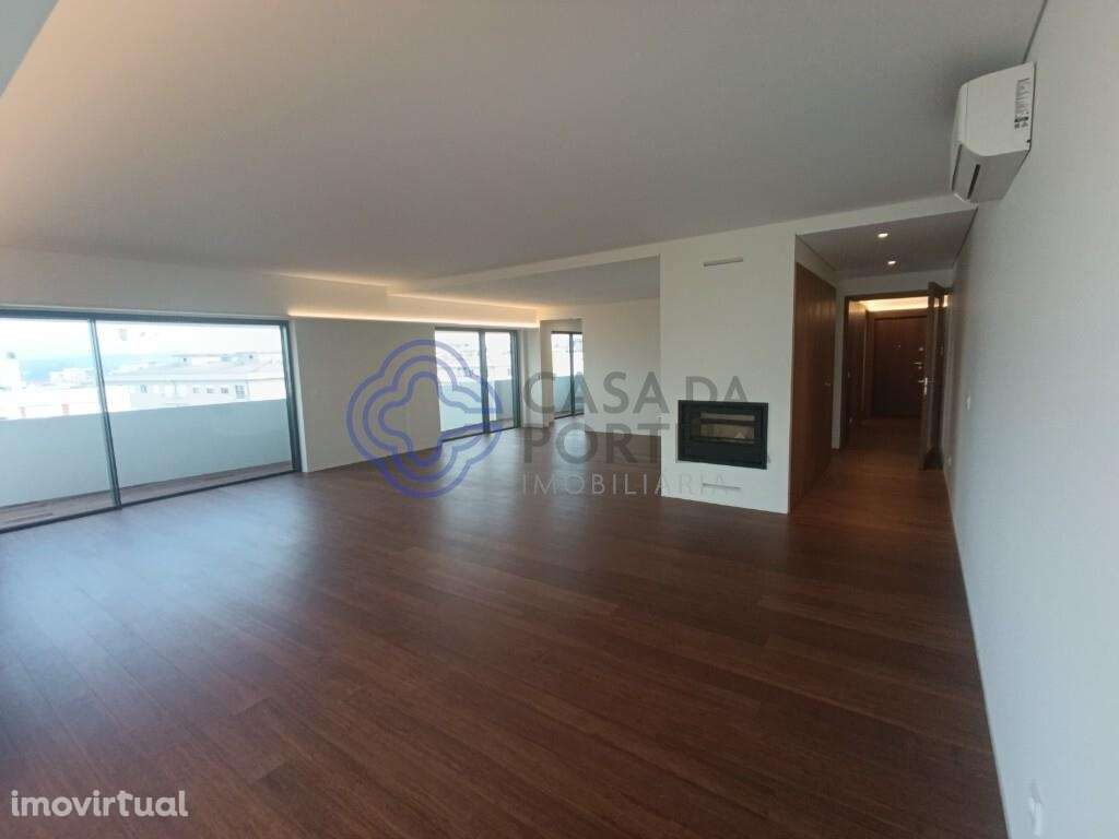 DUPLEX T4 DE LUXO – MODERNIDADE E ESPAÇO NO CENTRO DA TROFA - Grande imagem: 2/50