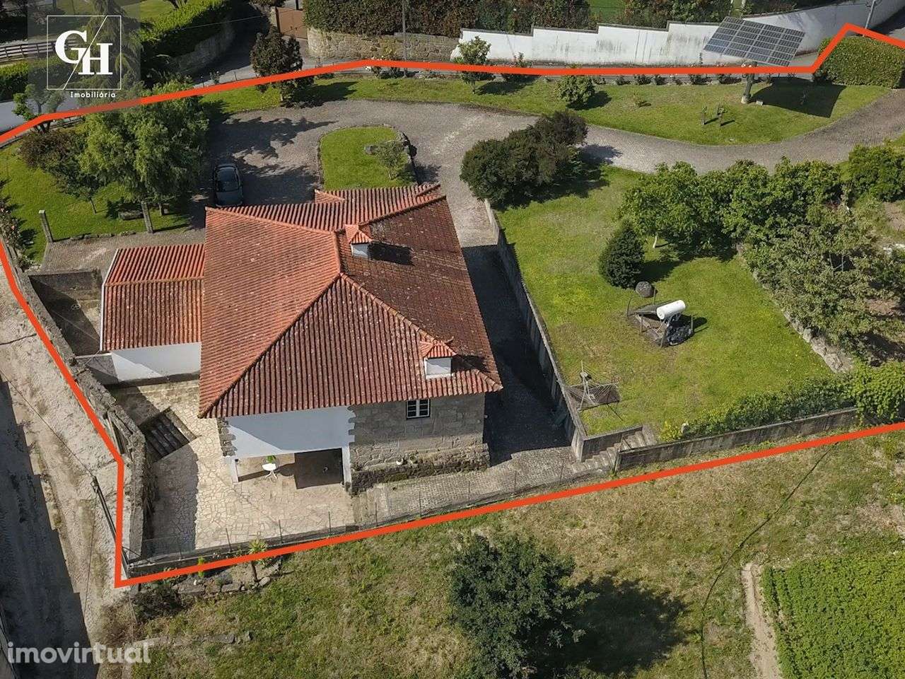 Moradia T3+1 com terreno de +/- 3000m² - Grande imagem: 2/48