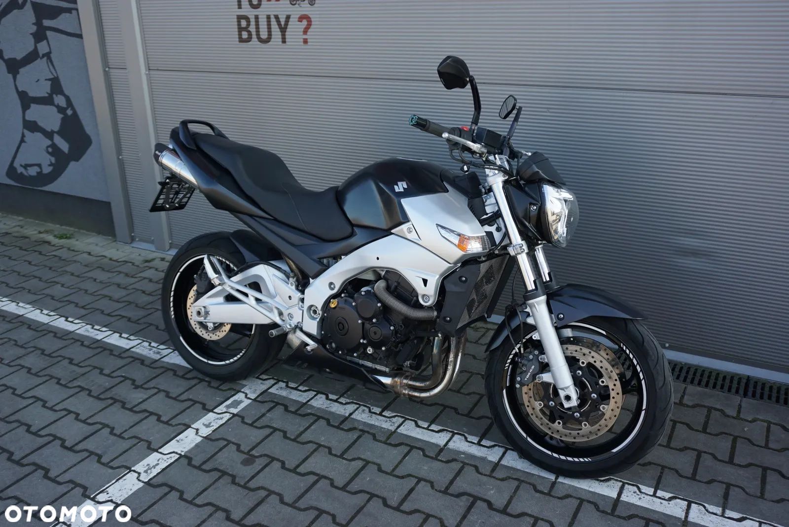 Suzuki GSR - 1